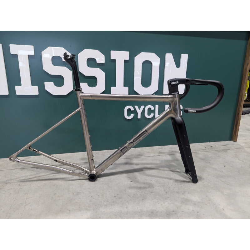 Bossi Grit SS TI Frameset + Enve Aero Pro One Piece Bar - Preloved